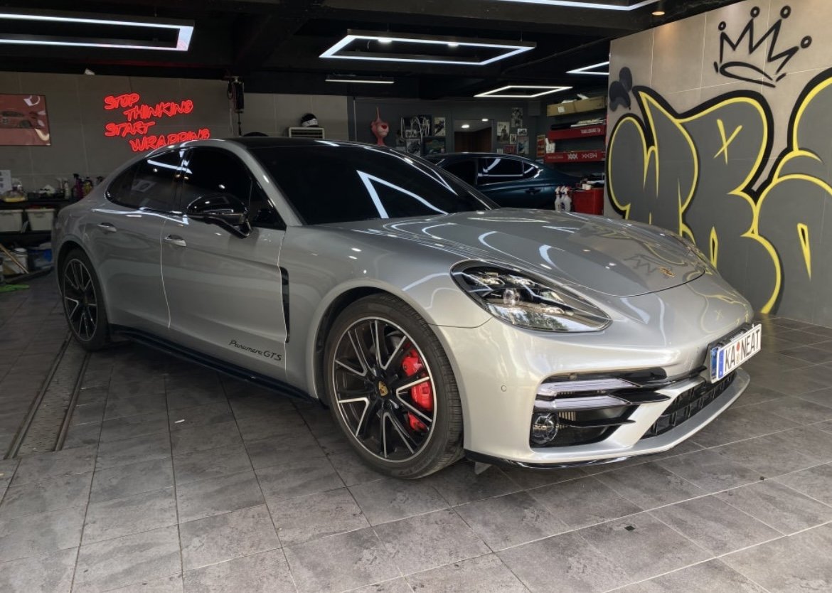 PORSCHE PANAMERA - View 1