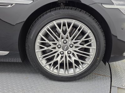 GENESIS G90 - 8