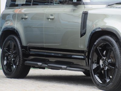 LAND ROVER DEFENDER - 10