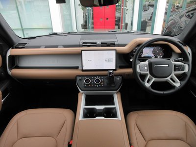 LAND ROVER DEFENDER - 2