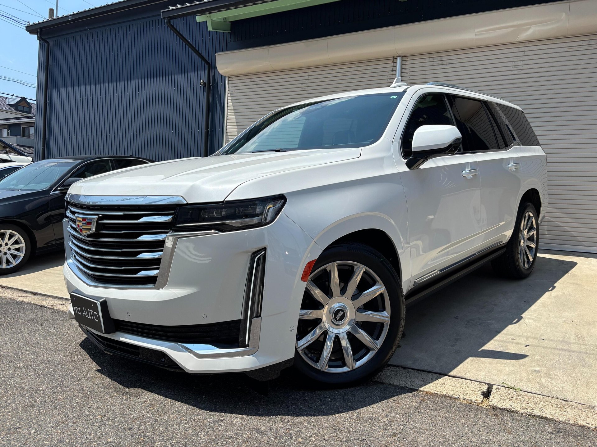 CADILLAC ESCALADE - View 1