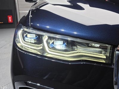 2022 BMW X7 photo 9