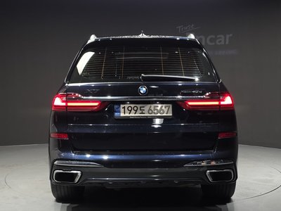2022 BMW X7 photo 4