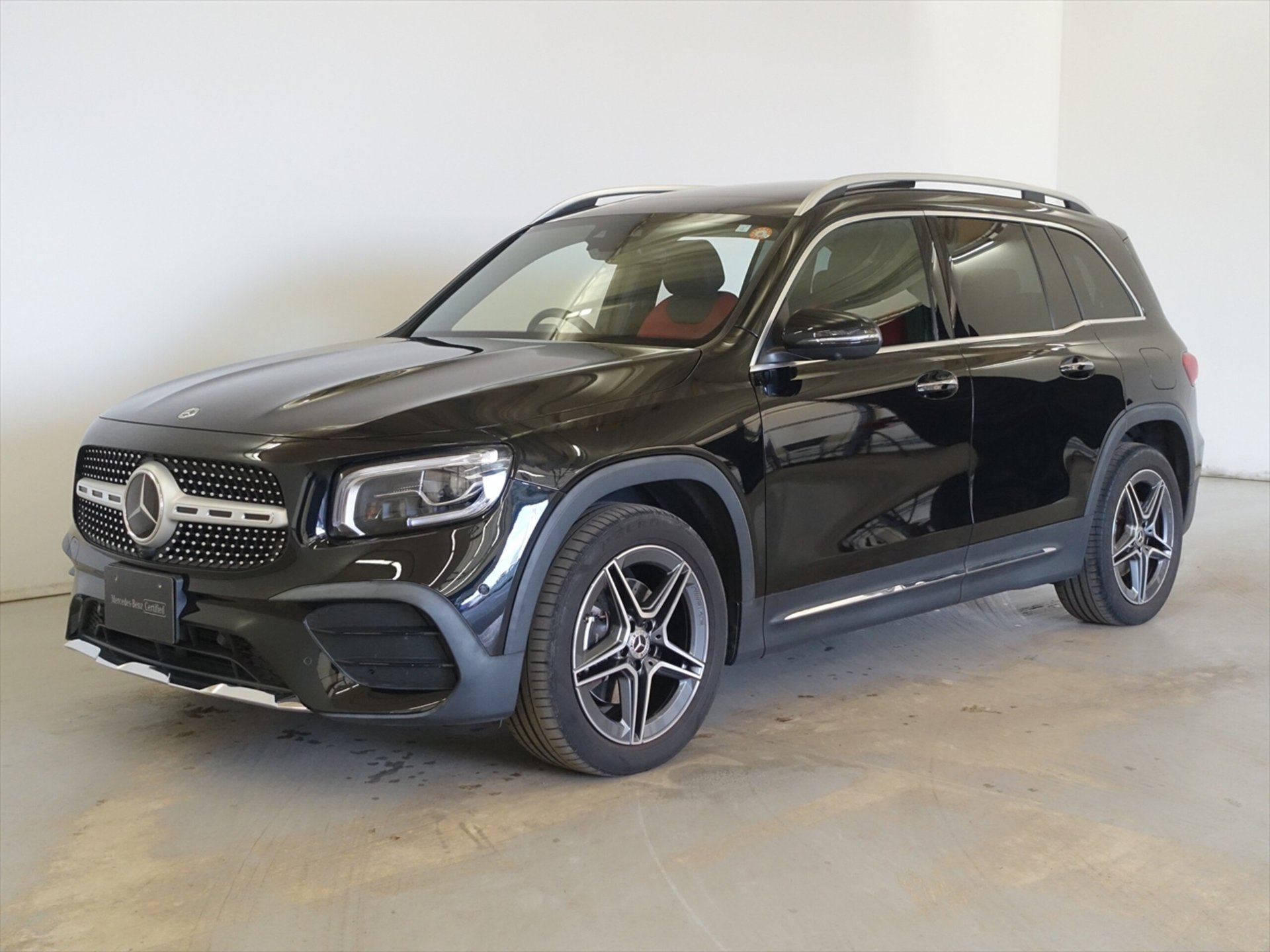 MERCEDES-BENZ GLB - View 1