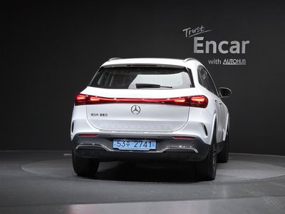 صورة 4 لـ 2024 Mercedes-BENZ EQA