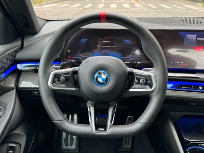 صورة 10 لـ 2025 BMW I5