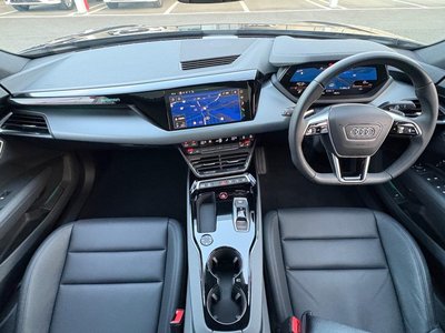 AUDI E-TRON GT - 10