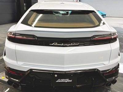 صورة 5 لـ 2025 Lamborghini URUS