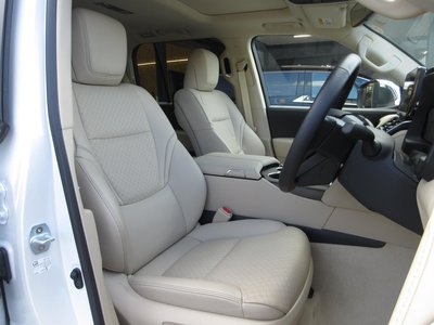 صورة مصغرة 40 لـ 2025 Toyota LAND CRUISER 300