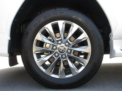 صورة مصغرة 38 لـ 2025 Toyota LAND CRUISER 300