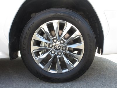 صورة مصغرة 39 لـ 2025 Toyota LAND CRUISER 300