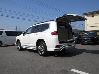 صورة 5 لـ 2025 Toyota LAND CRUISER 300