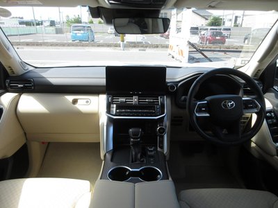صورة 6 لـ 2025 Toyota LAND CRUISER 300