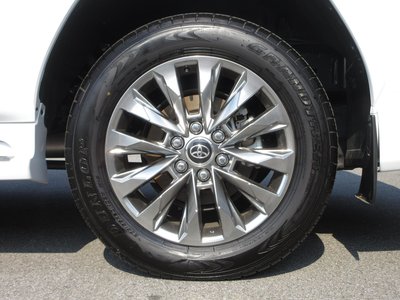 صورة مصغرة 37 لـ 2025 Toyota LAND CRUISER 300