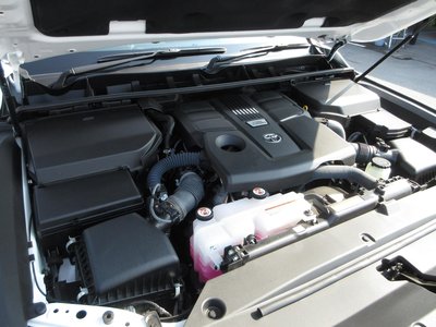 صورة 68 لـ 2025 Toyota LAND CRUISER 300