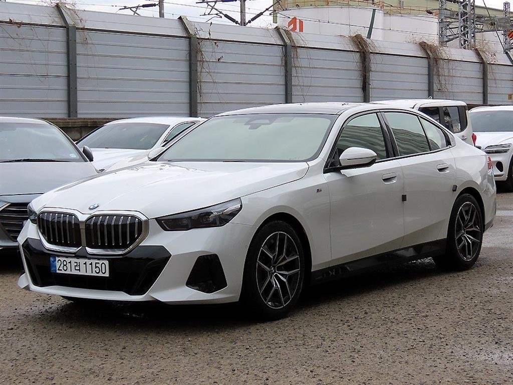 BMW 5 SERIES - View 1