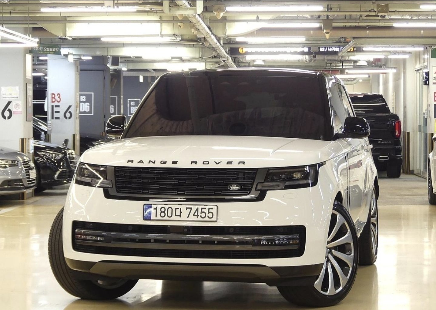 LAND ROVER RANGE ROVER - View 1