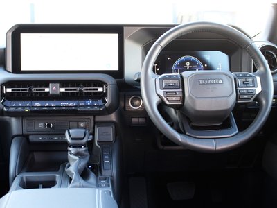 TOYOTA LAND CRUISER - 7