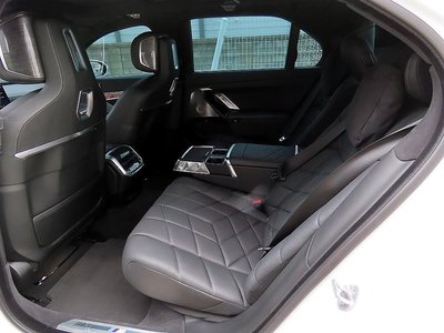 BMW I7 - 7