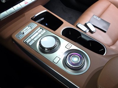 2022 Genesis GV70 — миниатюра 12
