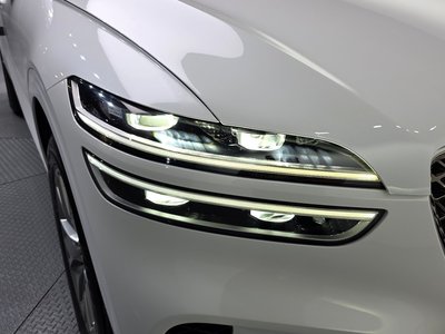 صورة 9 لـ 2022 Genesis GV70
