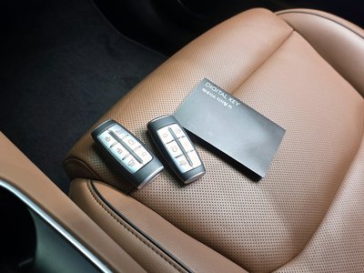 2022 Genesis GV70 — миниатюра 27
