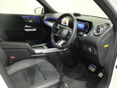 2025 Mercedes-BENZ GLB — миниатюра 18