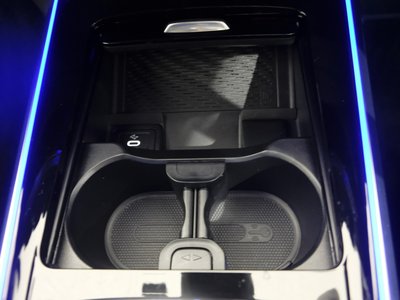 2025 Mercedes-BENZ GLB — миниатюра 16