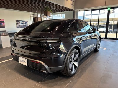 PORSCHE MACAN - 8