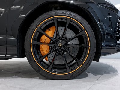 LAMBORGHINI URUS - 9