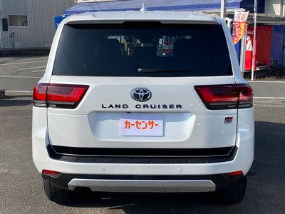 TOYOTA LAND CRUISER 300 - 7