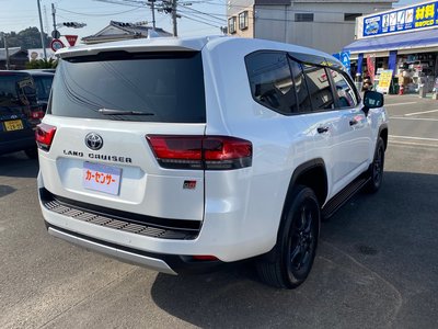 TOYOTA LAND CRUISER 300 - 8