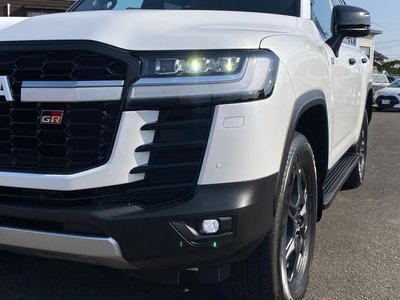 TOYOTA LAND CRUISER 300 - 10