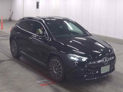 MERCEDES-BENZ GLA - 1