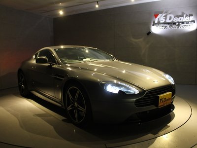 2017 Aston Martin V8 thumbnail 37