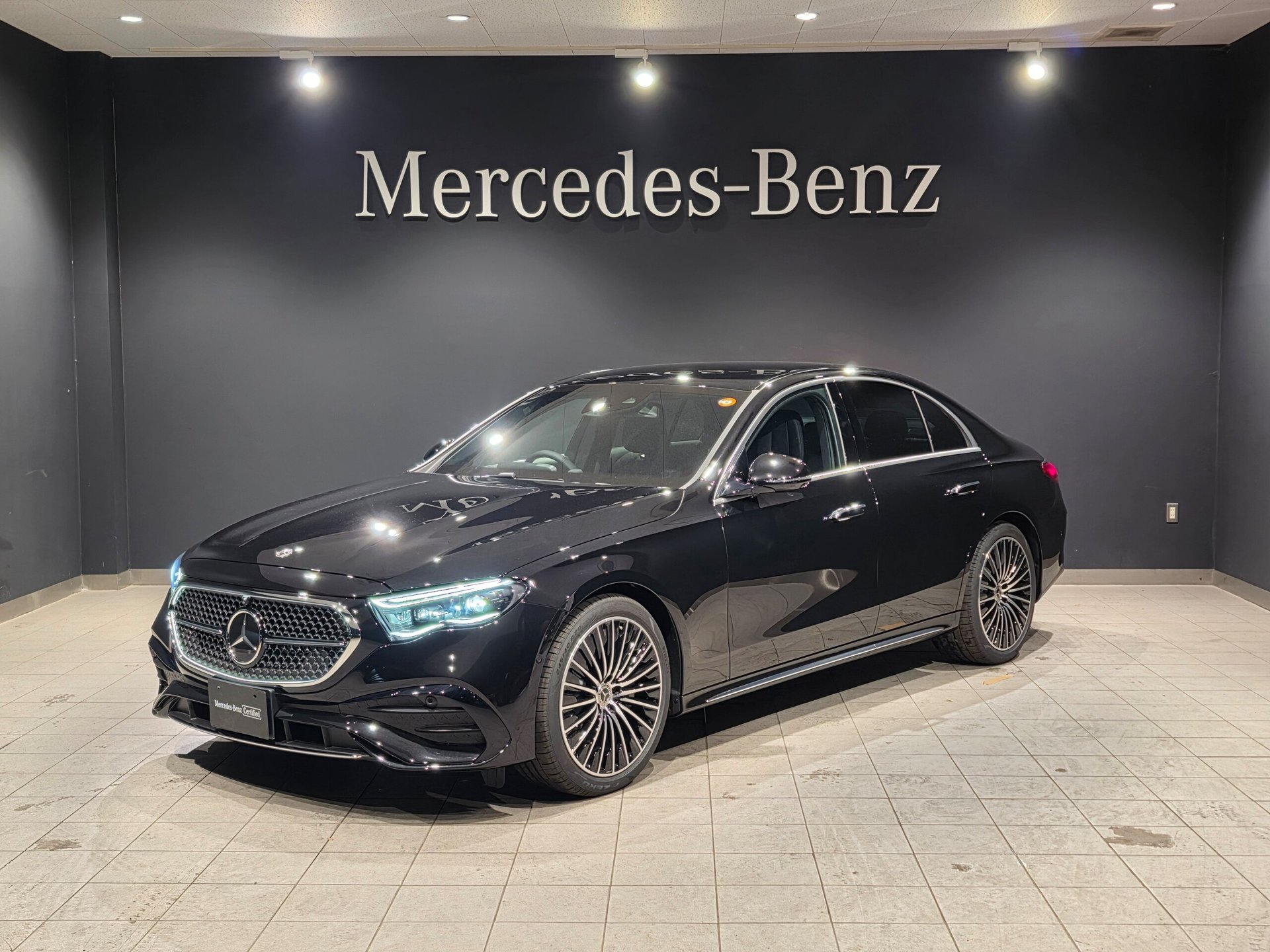 MERCEDES-BENZ E-CLASS - View 1