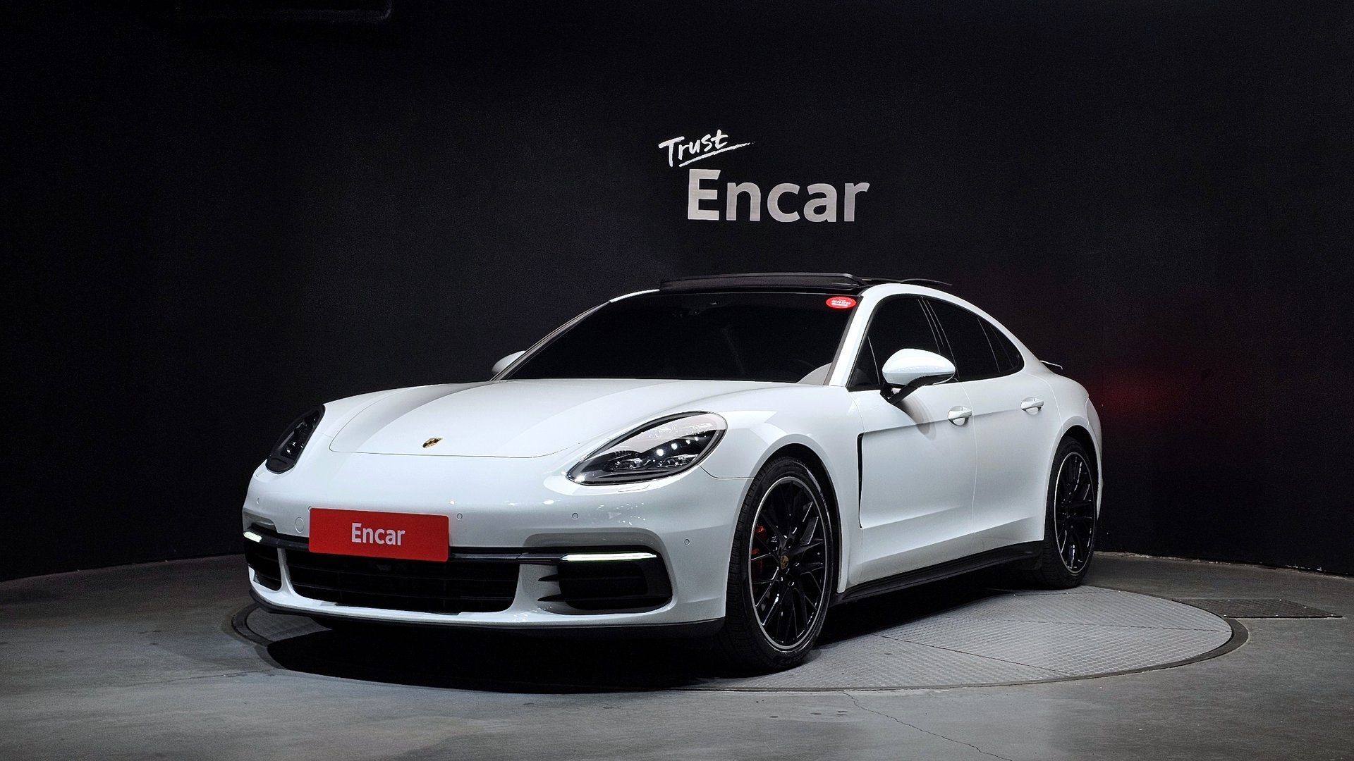 PORSCHE PANAMERA - View 1