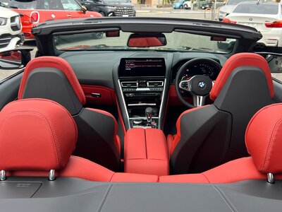 BMW M8 CABRIOLET 2023 thumbnail 23