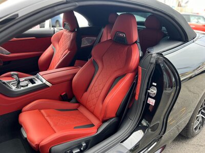 BMW M8 CABRIOLET 2023 thumbnail 32