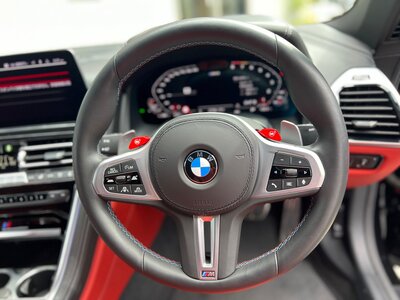 BMW M8 CABRIOLET 2023 thumbnail 38