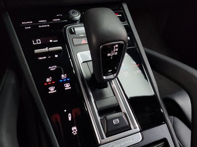 2022 Porsche CAYENNE — миниатюра 12