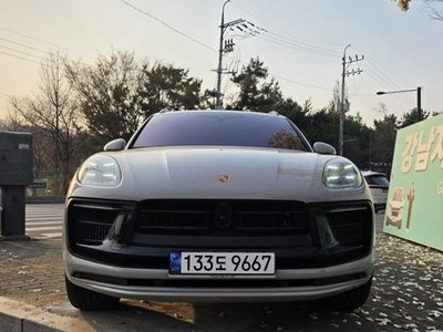 PORSCHE MACAN - 2
