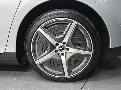 MERCEDES-BENZ EQE - 8