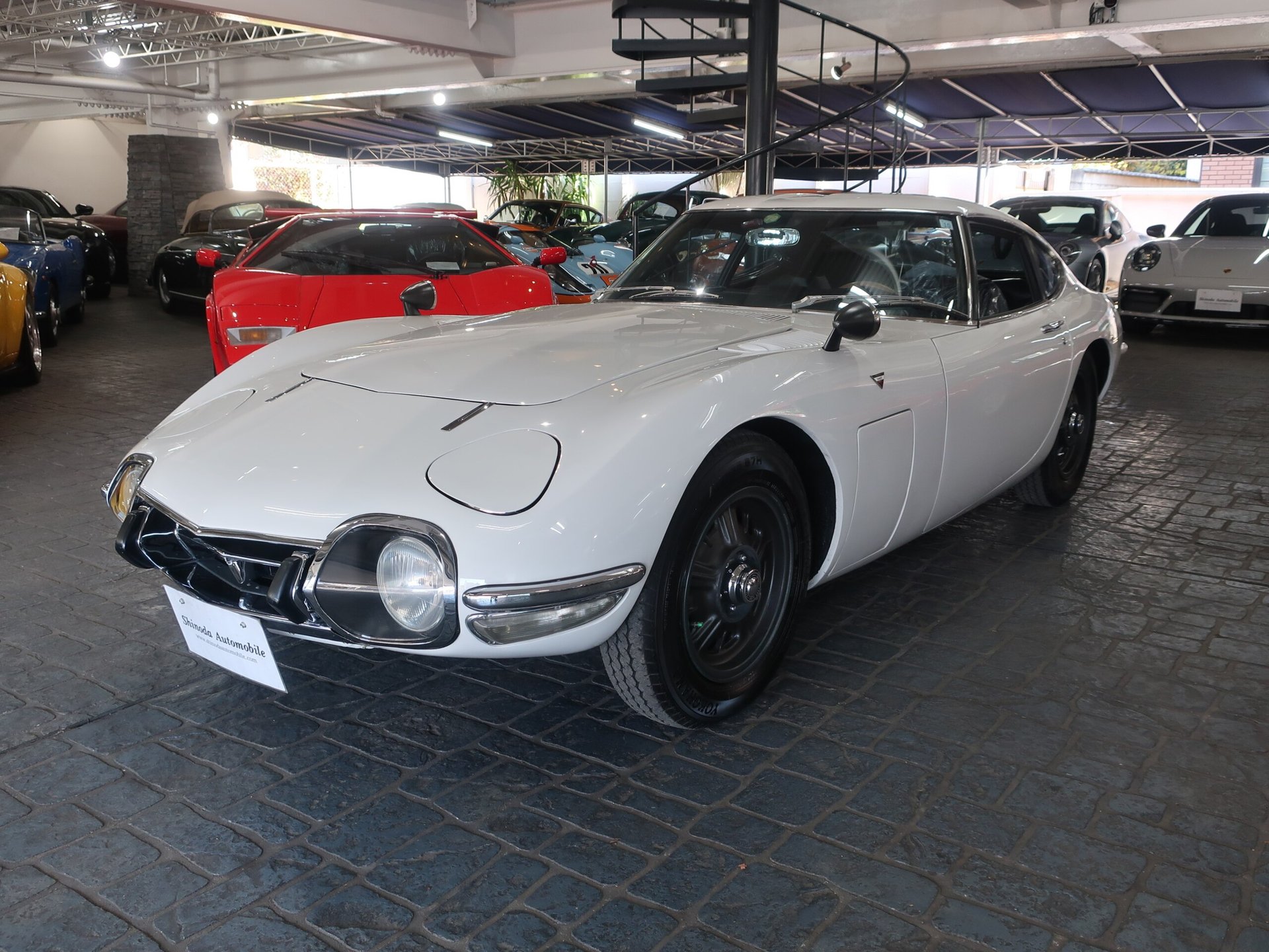 TOYOTA 2000GT - View 1