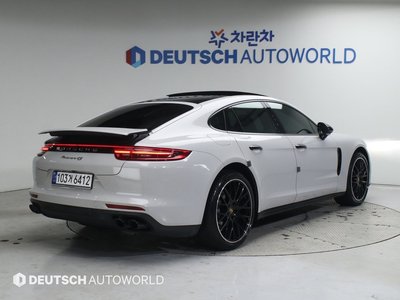 PORSCHE PANAMERA - 5