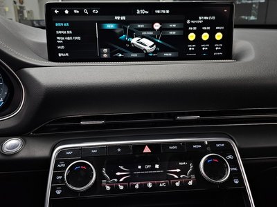 2021 Genesis GV80 thumbnail 16