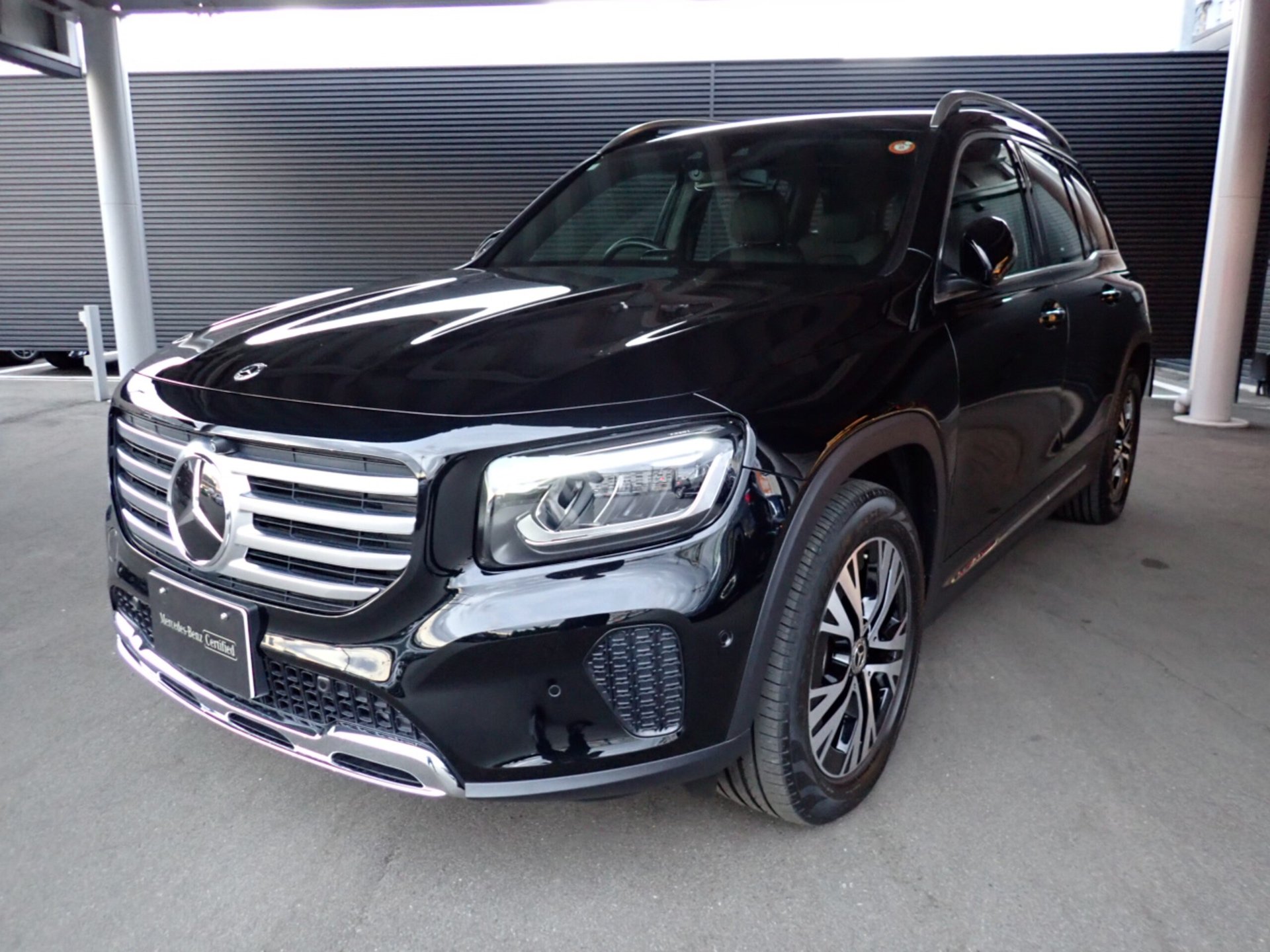 MERCEDES-BENZ GLB - View 1