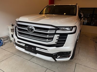 TOYOTA LAND CRUISER 300