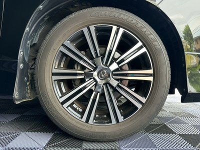 صورة مصغرة 30 لـ 2018 Lexus LX