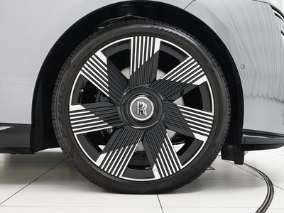 ROLLS-ROYCE SPECTRE - 7